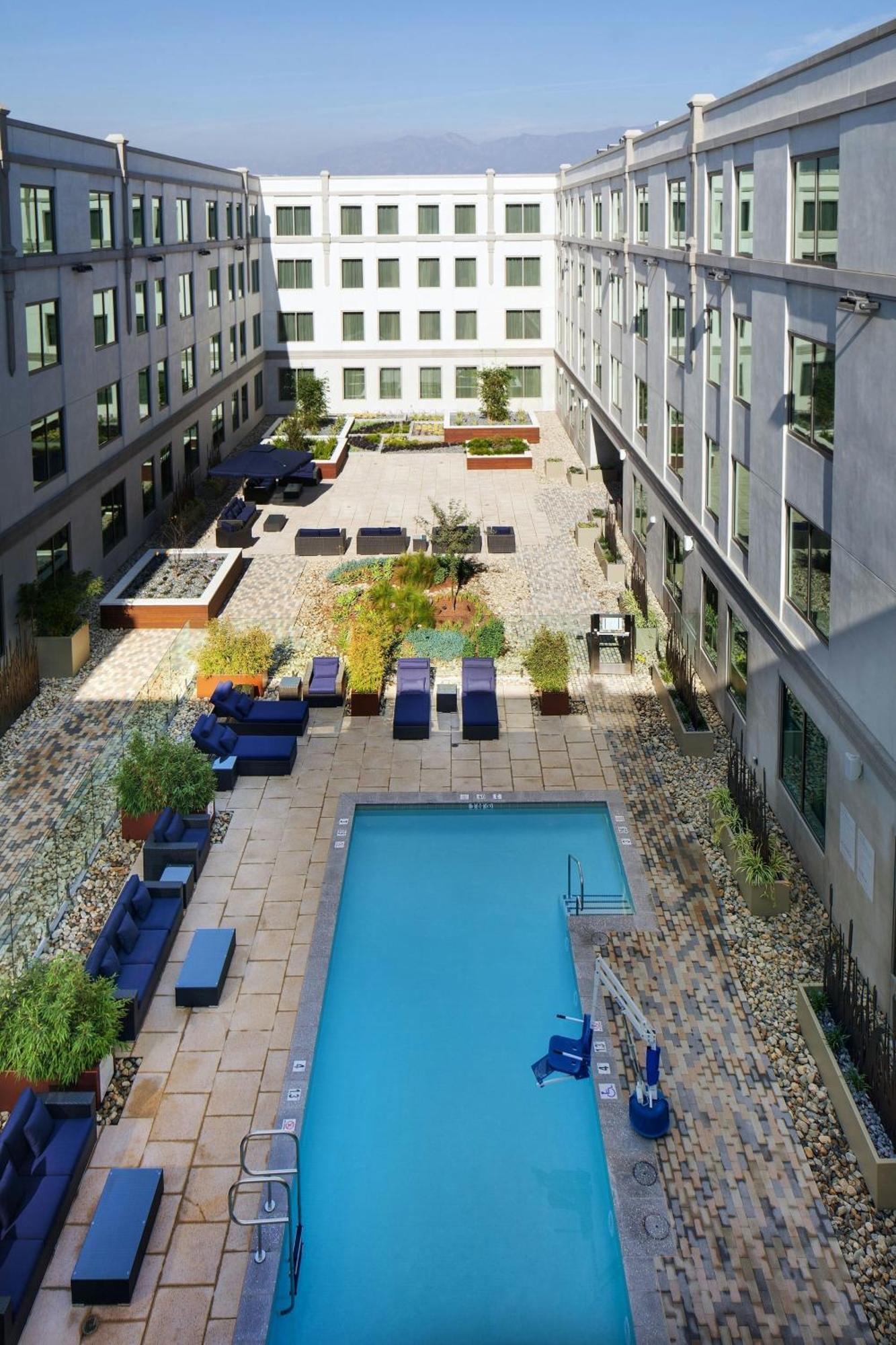 Sheraton Los Angeles San Gabriel Bagian luar foto
